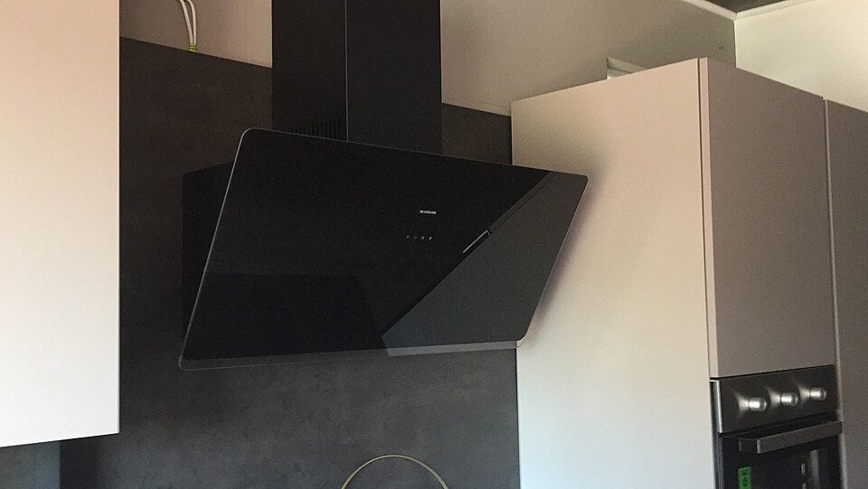Kutchina Inclined Auto Clean Chimney 90 cm